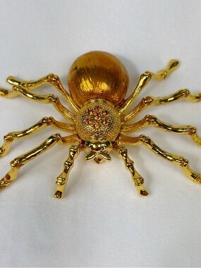 1980s Oversized Spider Gilt & Enamel Statement Costume Brooch with Rhinestones